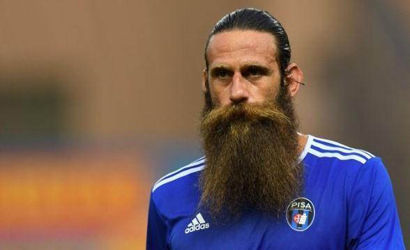 kaiyun sports-假托蒂骗了真粉丝！意大利“美髯公”遭整蛊