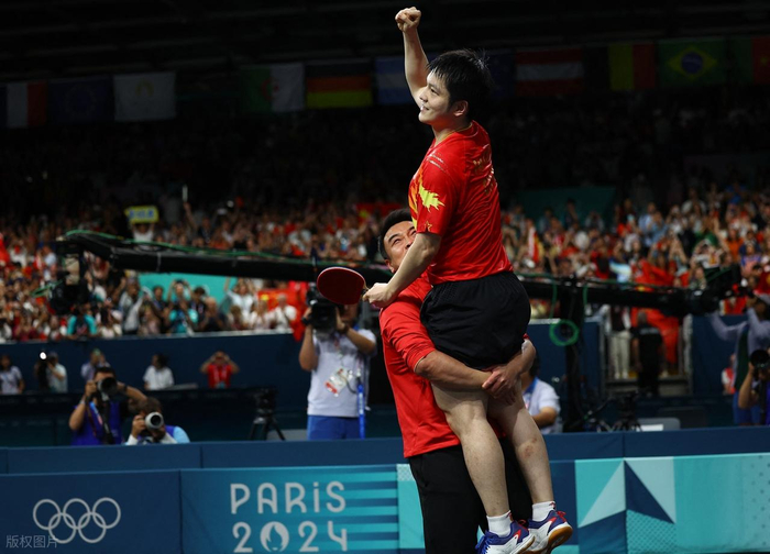 云开体育-从巴黎奥运金牌到伦敦世乒赛弃权！樊振东这2年，到底经历了什么|乒协|国乒|巴黎奥运会|wtt赛事|男单决赛_新浪体育_新浪新闻